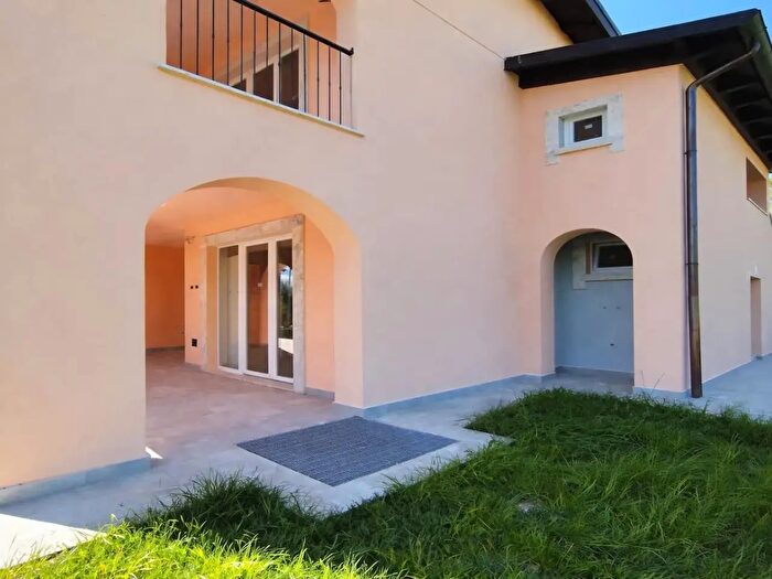 Appartamento con 9 locali in vendita in Terni