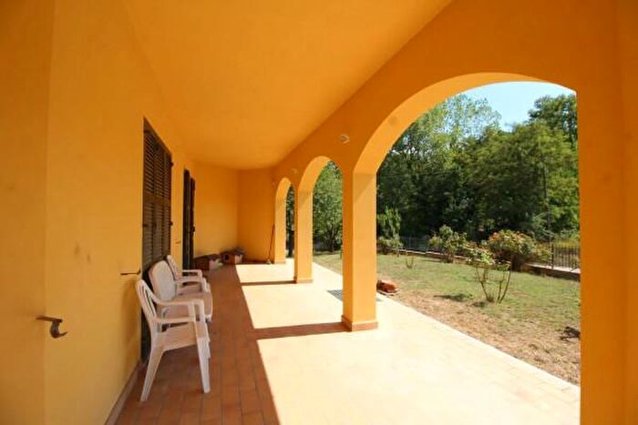 Casa con 6 locali in vendita in Fermignano