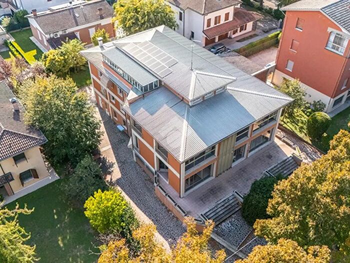 Casa quadrilocale in vendita in Viale S Lorenzo, Pegognaga