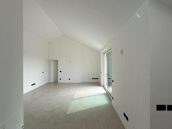 Casa con 5 locali in affitto in Via Moriggia, Centro Storico, Monza