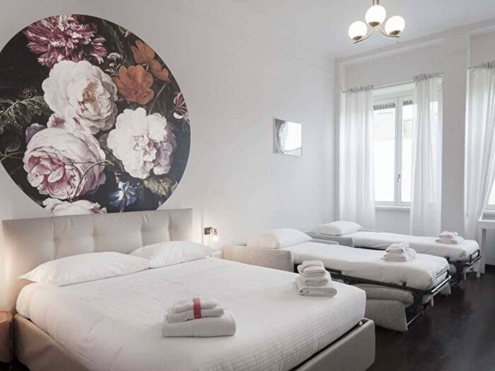 Appartamento bilocale in affitto in Galleria del Corso, Duomo, Milano