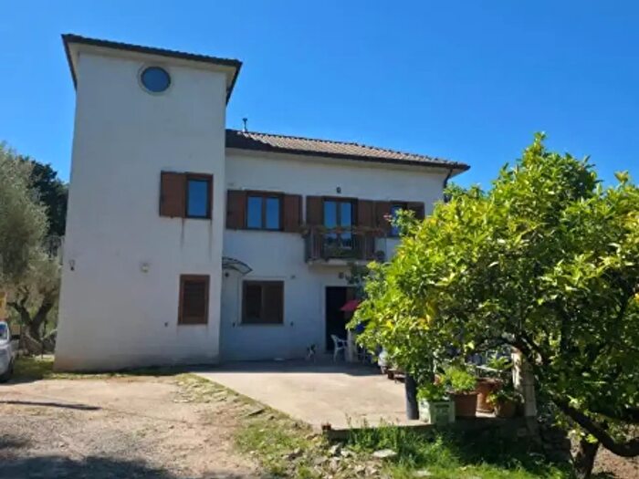 Casa con 6 locali in vendita in Via Olivelle, Ascea