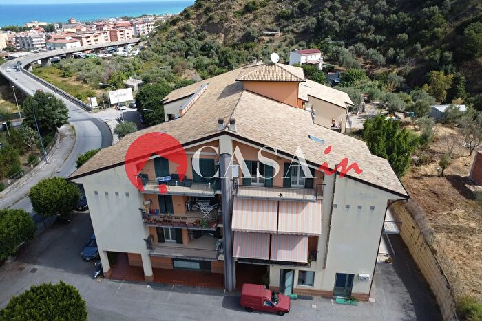 Appartamento con 6 locali in vendita in Via Circonvallazione Monaci a, SantAgata Di Militello