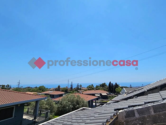 Casa con 9 locali in vendita in Via SantAgata, SantAgata Li Battiati