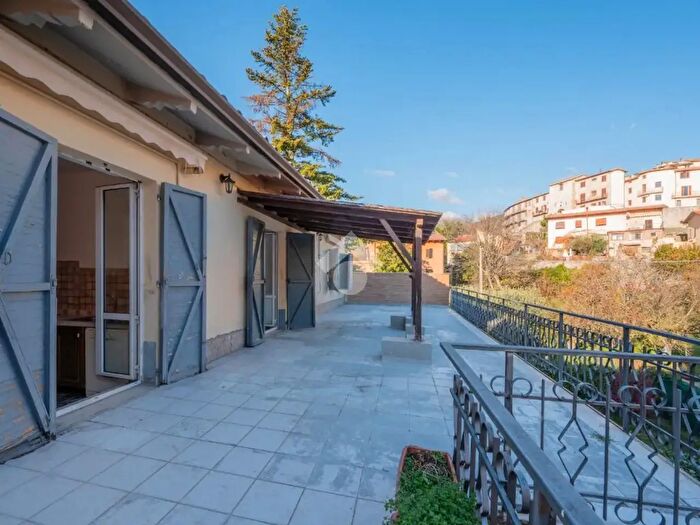 Appartamento con 5 locali in vendita in Via Flaminia, Gualdo Tadino