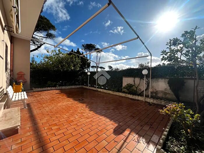 Appartamento trilocale in vendita in Via Acciarella, Nettuno