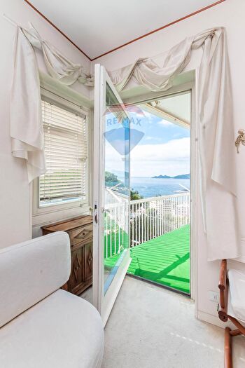 Appartamento con 6 locali in vendita in Via Privata Bozzo Costa, Rapallo