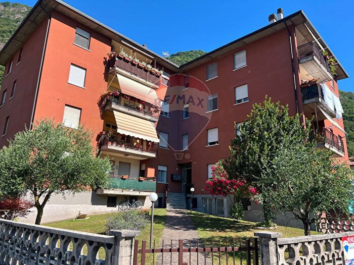 Appartamento con 5 locali in vendita in Via Santa Cecilia, Rogno