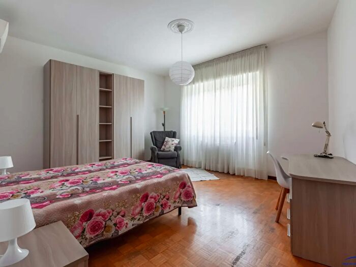 Appartamento trilocale in affitto in Via Minturno, Milano