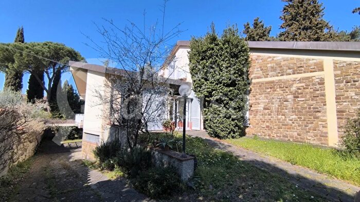 Casa con 14 locali in vendita in Via dei Cappuccini, Firenze