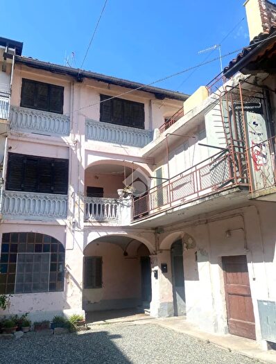 Casa con 6 locali in vendita in Via Chiaverotti, Montalto Dora