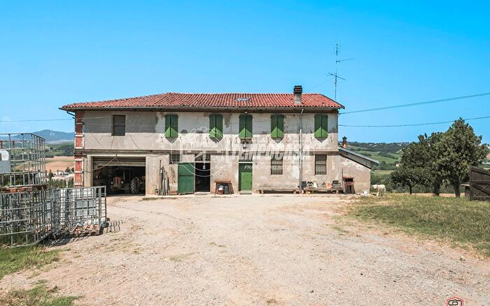 Casa con 6 locali in vendita in Via Riniera, Castel San Pietro Terme