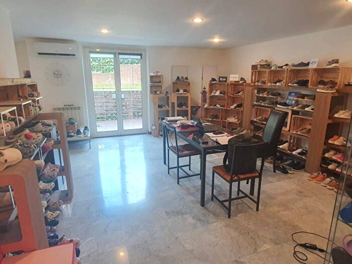 Casa con 5 locali in affitto in Via Ildebrando Vivanti, Mostacciano, Roma
