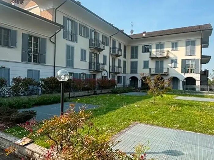 Appartamento con 5 locali in vendita in Via Verbano, Abbiategrasso