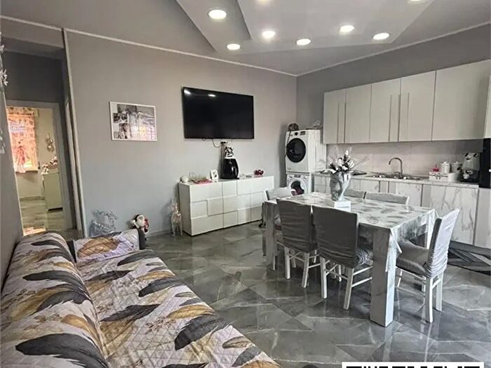 Appartamento trilocale in vendita in Napoli