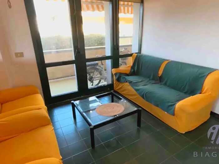 Appartamento con 5 locali in vendita in Montignoso