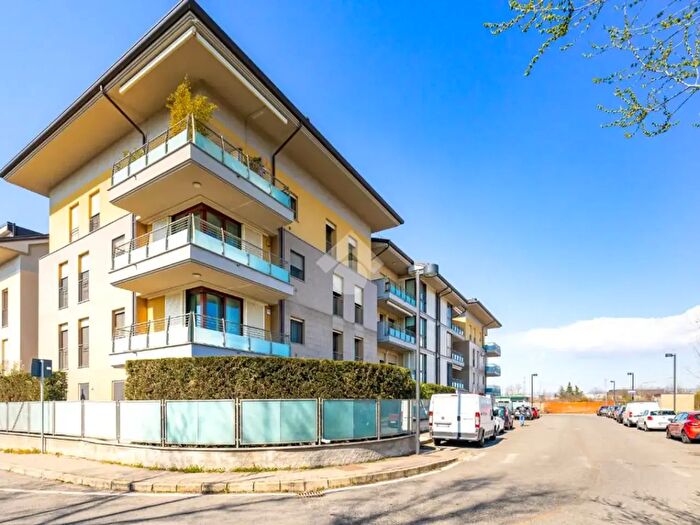 Appartamento con 5 locali in vendita in Via Marzo, Varedo