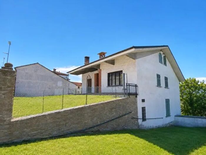 Casa con 6 locali in vendita in Corso Langhe a, Alba