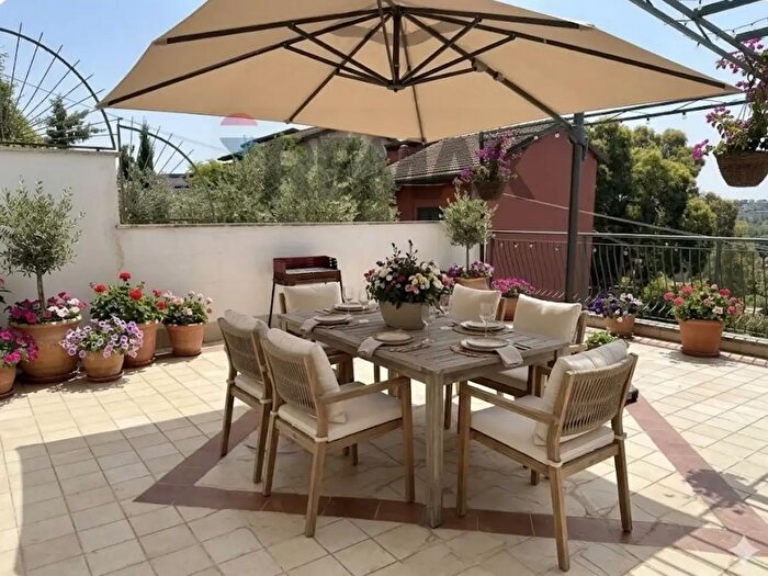 Casa con 10 locali in affitto in Via Cassia, Roma