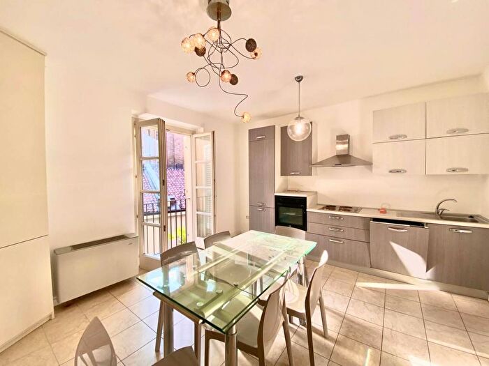 Appartamento trilocale in affitto in Via Giuseppe Garibaldi, Centro Storico, Asti