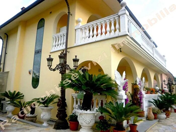 Casa con 5 locali in vendita in Via Ammiraglio Morin a, Forte Dei Marmi