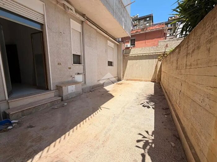 Appartamento trilocale in vendita in Via Luigi Cosenz, Palermo