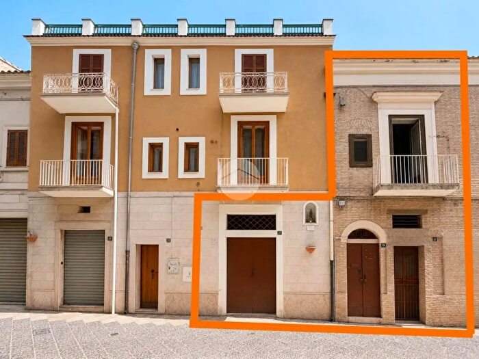 Appartamento trilocale in vendita in Via Giovanni Bovio, Lucera