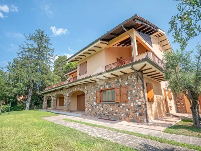 Casa con 15 locali in vendita in Via Monte della Vecchia Quercia, Formello