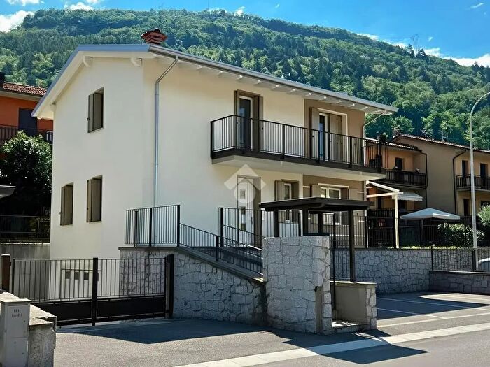 Casa quadrilocale in vendita in Via Prat De Paie, Capo Di Ponte