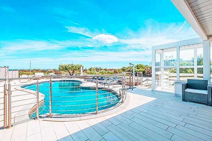 Casa con 6 locali in affitto in via Ulivi, Is Molas, Pula