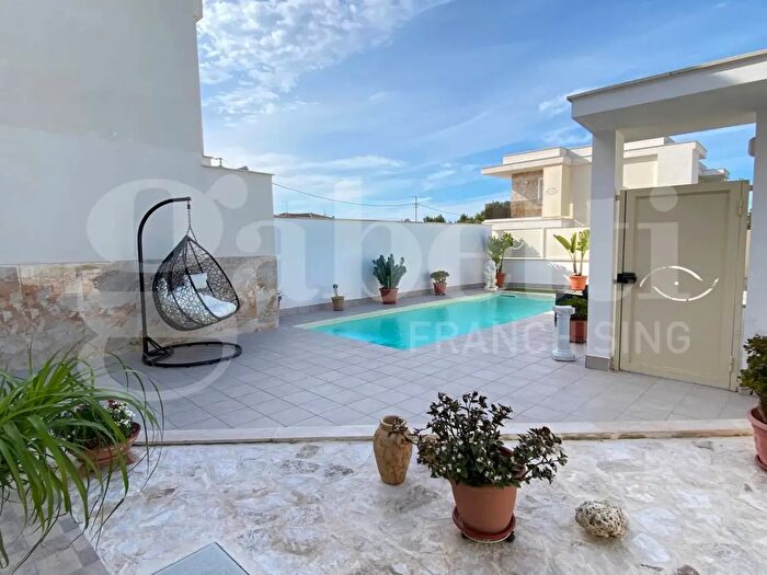 Casa bilocale in vendita in Via Andrea Gusmai, Trani