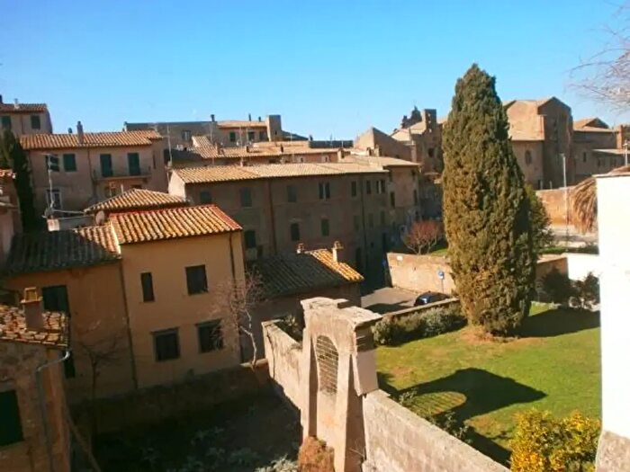 Appartamento quadrilocale in vendita in Via Roma, Tuscania