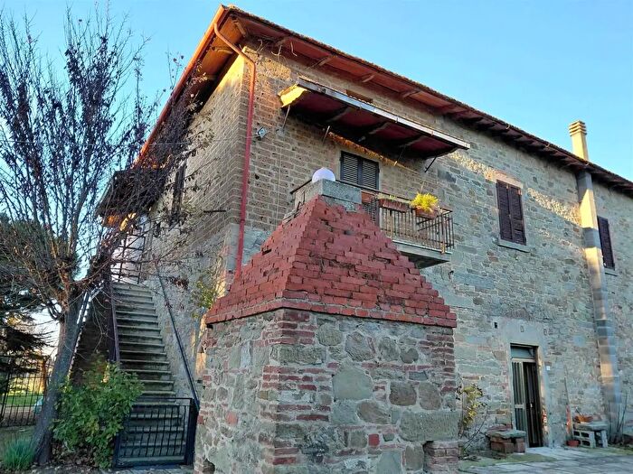 Casa con 7 locali in vendita in Castiglion Fiorentino