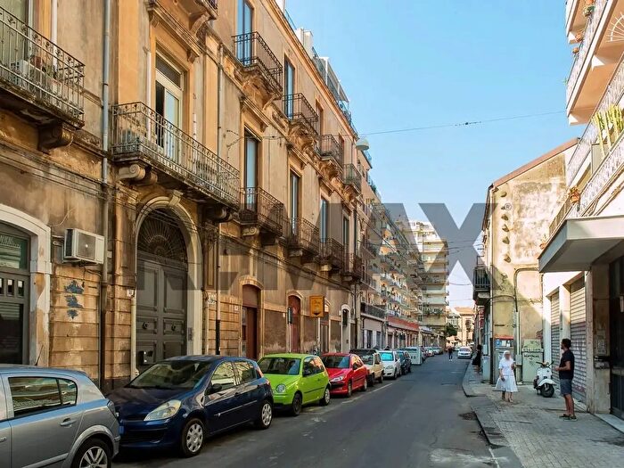 Appartamento con 5 locali in vendita in Via Canfora, Catania