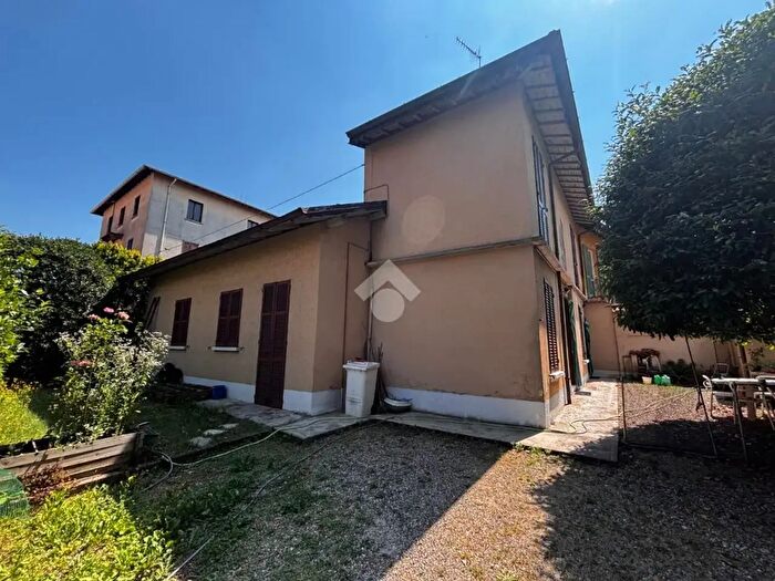 Casa quadrilocale in vendita in Via Matteotti, Malnate