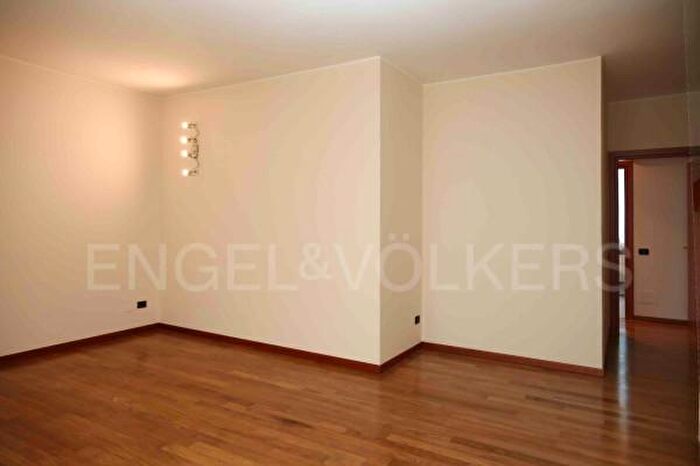 Appartamento trilocale in vendita in Via Guido Rossa, Buccinasco