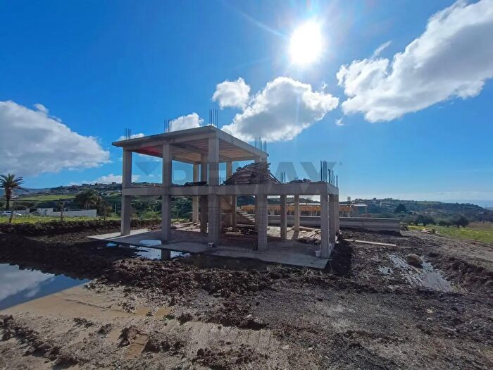 Casa con 6 locali in vendita in Via Costantino Snc, Favara