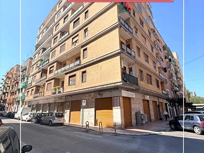 Appartamento quadrilocale in vendita in Via Leonida, Taranto