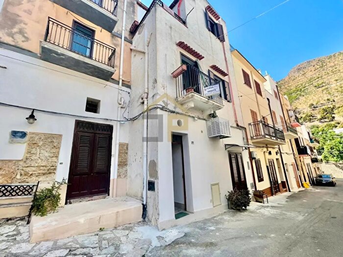 Casa trilocale in vendita in Via Mannina, Castellammare Del Golfo