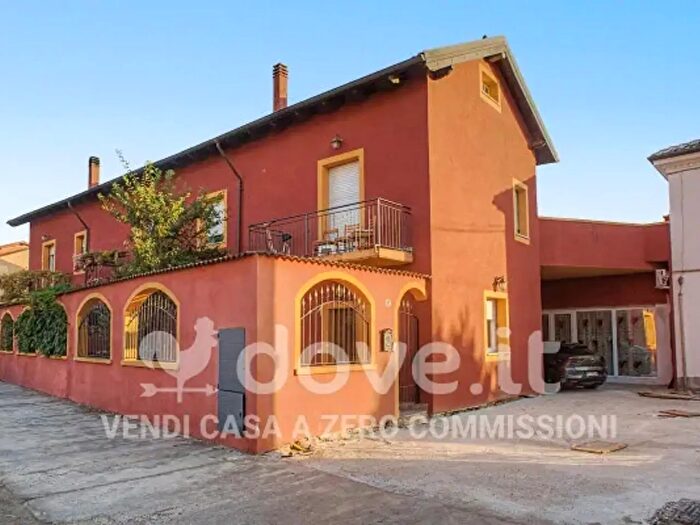 Casa con 6 locali in vendita in Via Genova, Alessandria