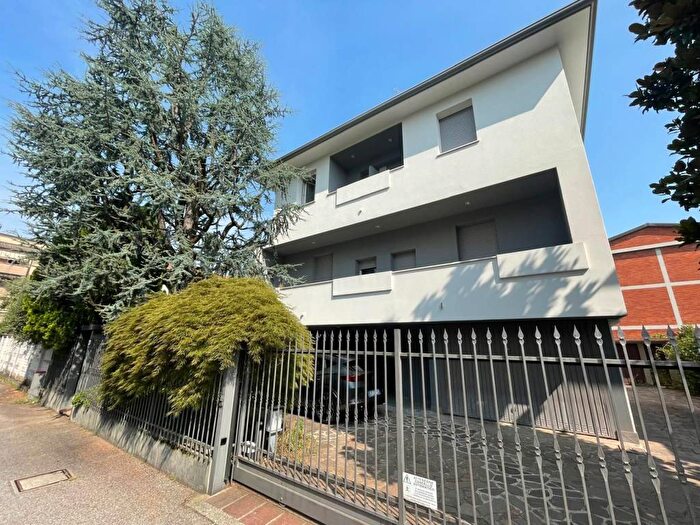 Appartamento bilocale in affitto in Via Francesco Baracca, Semicentro, Vimercate