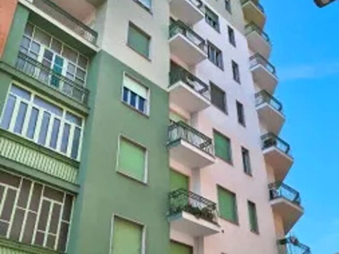 Appartamento trilocale in vendita in Via Varaita, Torino
