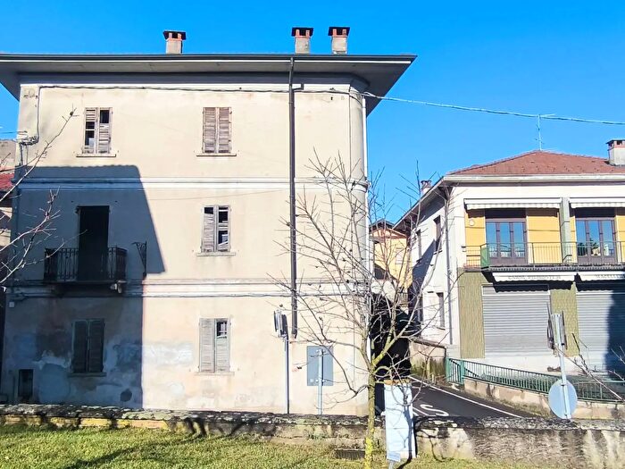 Casa con 10 locali in vendita in Via Castello, Lurago Marinone