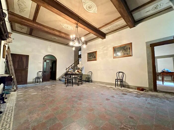 Casa con 10 locali in vendita in Empoli