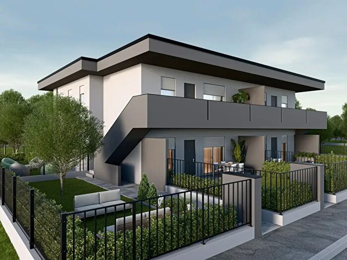 Appartamento quadrilocale in vendita in Via Palma Il Vecchio, Calcinate