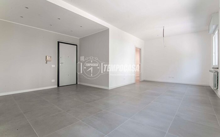 Appartamento trilocale in vendita in Largo Silo, Como