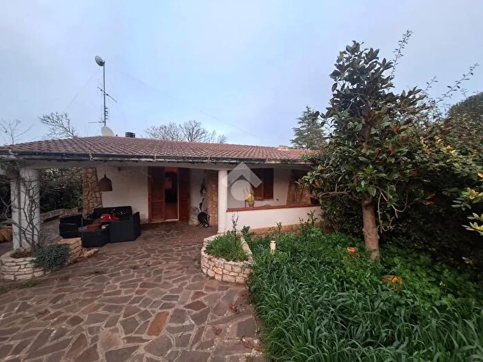 Casa trilocale in vendita in Zona Lagogemolo, Cassano Delle Murge