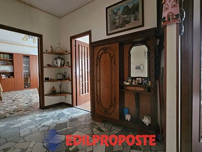 Appartamento trilocale in vendita in Corso Milano, Limbiate