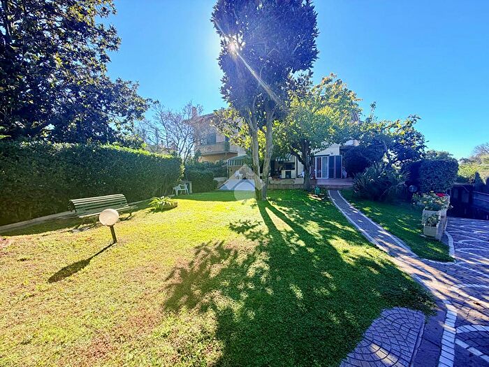 Casa con 7 locali in vendita in Via Stesicoro, Roma