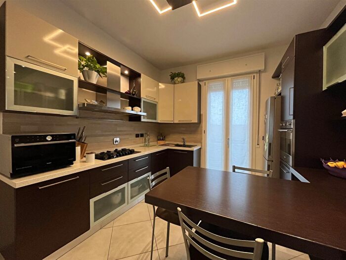 Appartamento con 8 locali in vendita in Calderara di Reno, Calderara Di Reno